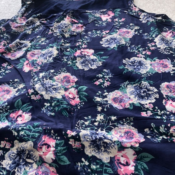 Kismet Xxlarge flowery blouse with sheer back. Button down front, sleeveless - Picture 5 of 6